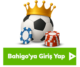 Taçlı futbol topu ve casino çipleri